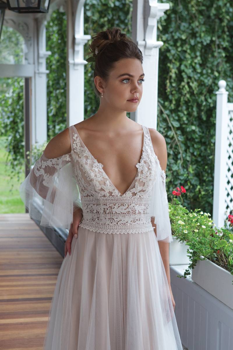 Robes de mariée pour femmes rondes à prix réduits chez Verona sposa près d'Avignon, Vaucluse (84)
