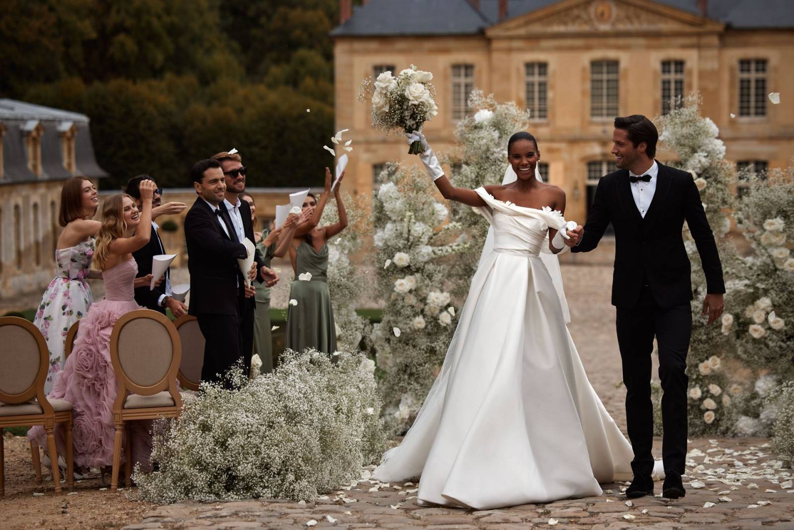 Robe de mariée forme trapèze. Ligne A pas cher et abordable sur Marseille et Aix-en-Provence.