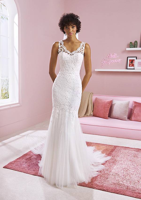 boutique de robes de mariée  sirène dentelle à bretelles près du corps 