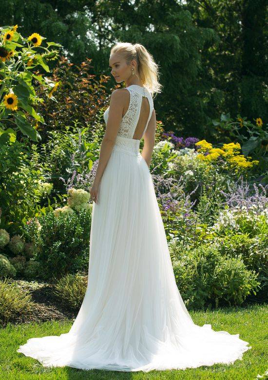 robe de mariée glamour chic dentelle  chez Vérona Sposa Marseille près de Cassis