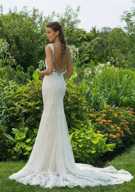 show room de robe de mariée glamour chic tendance dos nu  à  Marseille près de Bandol