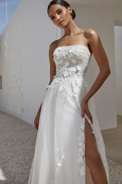 Robe de mariée trapèze Amaryllis Adore à Marseille chez Verona Sposa.