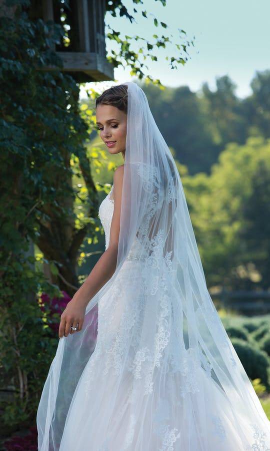 Robe de mariée de créateur trapèze sur Marseille en ventes privées 