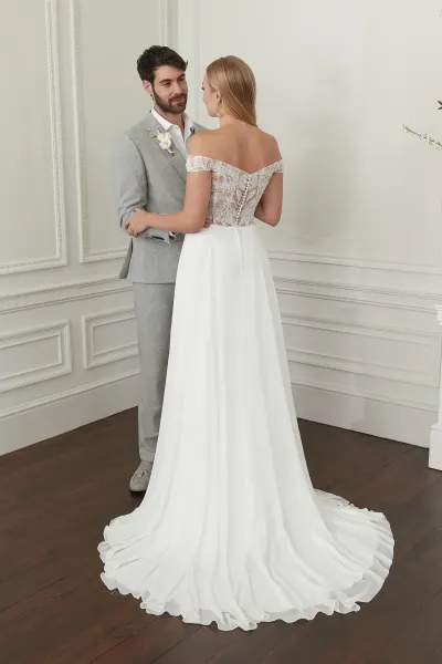 Robe de mariée romantique Sincerity 44362 essayage à Marseille chez Verona Sposa