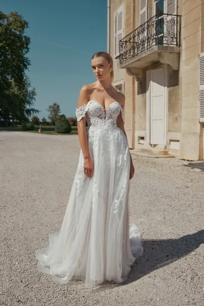 Essayages personnalisés de robes de créateurs chez Vérona Sposa proche d'Aubagne