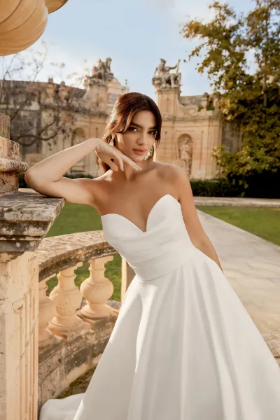 Robe de mariée princesse bustier mikado Sincerity 44495 collection 2025 Verona Sposa Marseille