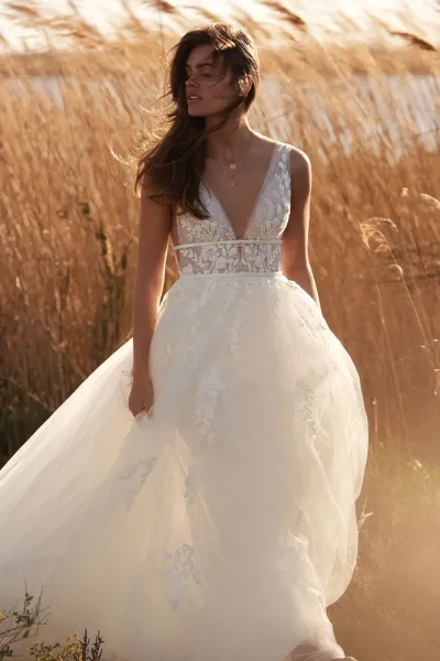 Robe trapèze à décolleté en V plongeant avec corsage illusion et dos nu