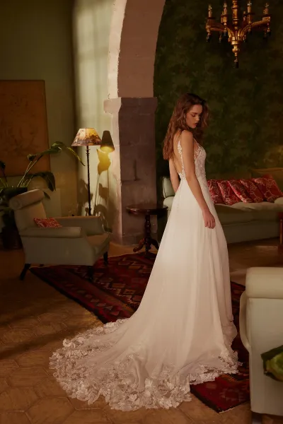 **Guide des Tissus : Choisir la Matière de Votre Robe de Mariée Princesse à Marseille avec Verona Sposa