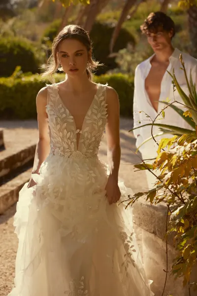 obe de mariée trapèze Lillian West 66319 chez Vérona Sposa Marseille
