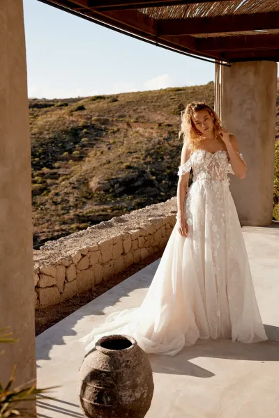 Robe de mariée princesse Justin Alexander en tulle avec longue traîne à Marseille