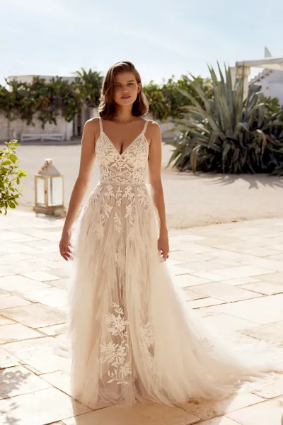 Robe de mariée Lillian West effet plume boutique Verona Sposa Marseille.