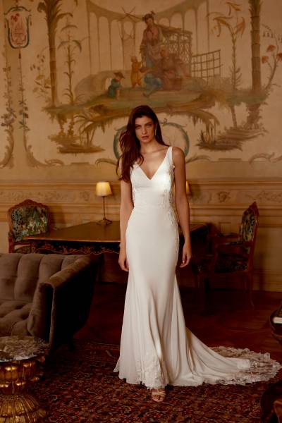   Robe mariée Joey Justin Alexander moulante évasée décolleté V plongeant dentelle Verona Sposa Toulon