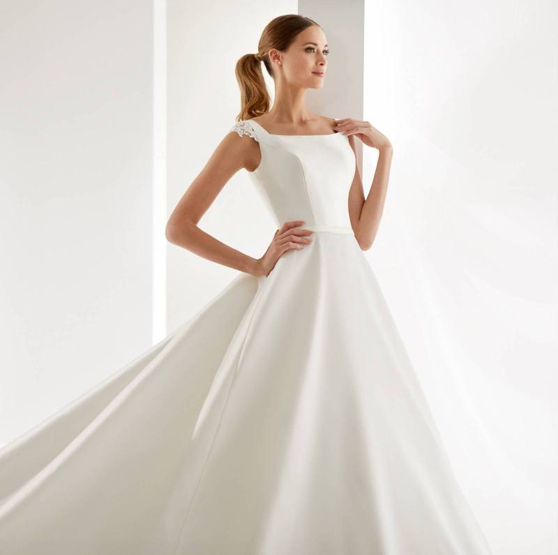 Robe de mariée princesse pas cher en Mikado avec dos en dentelle