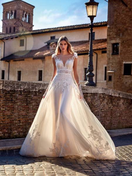 Trouvez la robe de mariée parfaite pour votre mariage chez Vérona Sposa à prix abordables