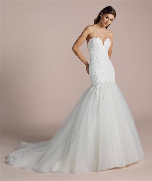 robe princesse de mariée glamour chic coupe taille basse en dentelle et bustier pronovias pas cher 