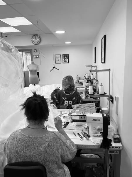 Un service couture haut de gamme pour sublimer votre silhouette et votre robe de mariée  sur Marseille