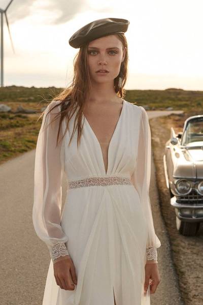 ***Trouvez votre robe de mariée Sincerity grossesse à Aix-en-Provence : créations romantiques en dentelle légère et tissus confortables pour un mariage élégant