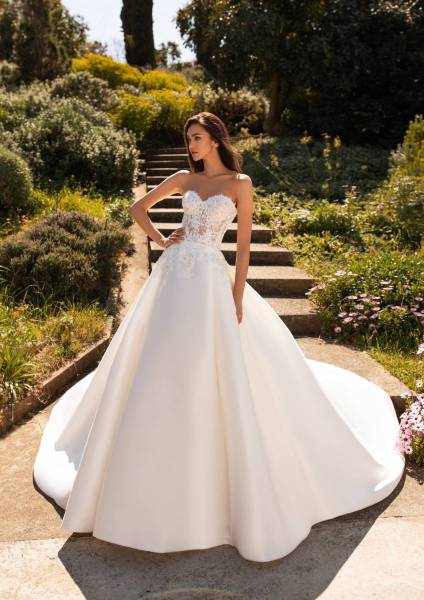 boutique de robes de mariée forme princesse en ventes privées grandes tailles proche de Toulon sur Marseille