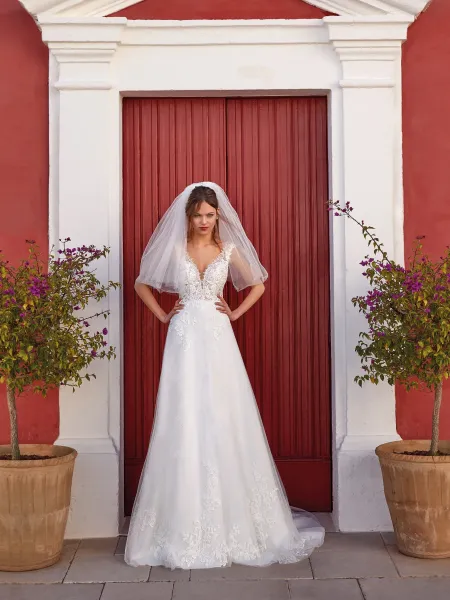 Robe de mariée grande taille Alabaster Nicole Milano à Marseille chez Verona SposaRobe de mariée grande taille Alabaster Nicole Milano à Marseille chez Verona Sposa