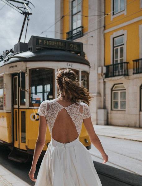 Robe de mariée minimaliste dos nu Marseille boutique Verona Sposa