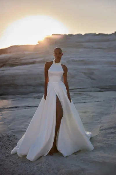 robe de mariée à fente encolure américaine oreneiro eva lendel marseille 2026
